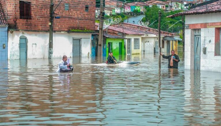 Video: las fuertes tormentas en el nordeste de Brasil derrumbaron una vivienda