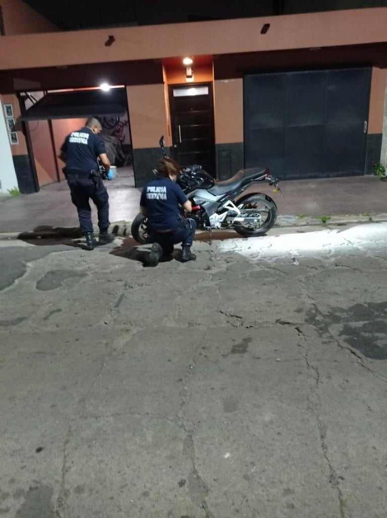 Video: mataron de dos balazos a un policía para robarle la moto