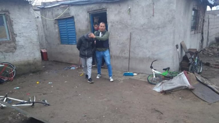 Video: salió a robar con el hijo de su pareja en Villa María