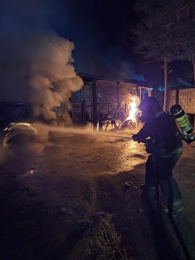 Video: se incendió un colectivo de la empresa Ersa