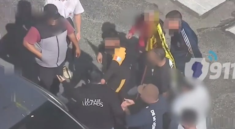 Video: taxista atacó a un conductor en la manifestación, se cambió la ropa y lo detuvieron igual