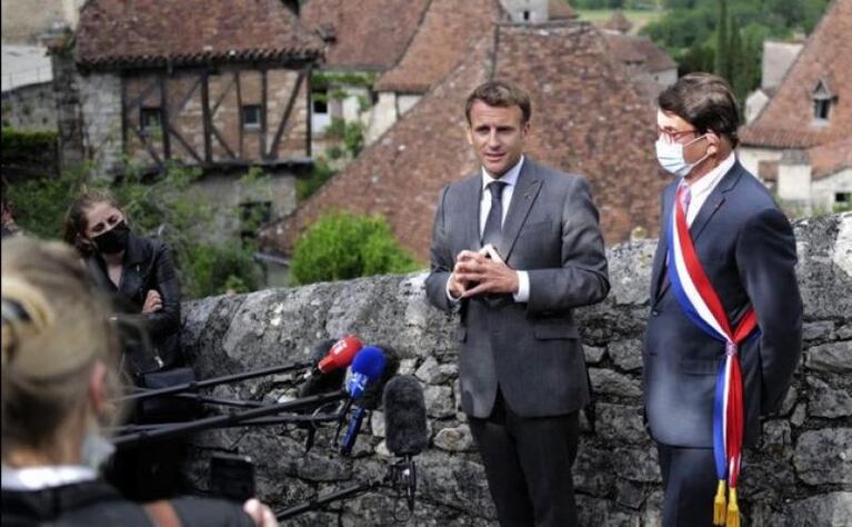 Video: un francés le pegó una cachetada al presidente Emmanuel Macron