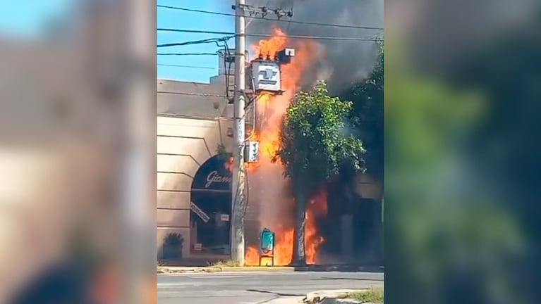 Video: un transformador se prendió fuego en pleno pico de calor en Córdoba
