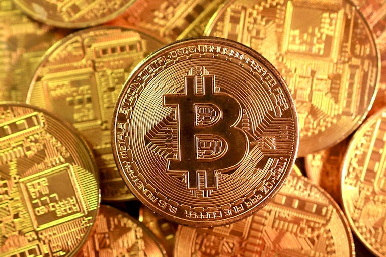 Videos de Adorni ponen en duda su relato sobre los ahorros en Bitcoin: “No estaba muy metido”