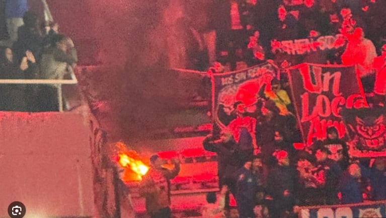 Videos de los graves incidentes en Avellaneda durante el entretiempo de Independiente vs U. de Chile