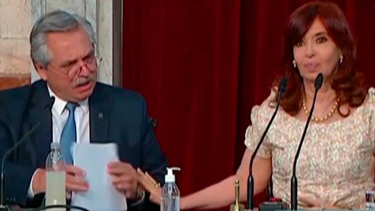 Videos: el enojo de Alberto Fernández y la llamativa mano de Cristina Kirchner 