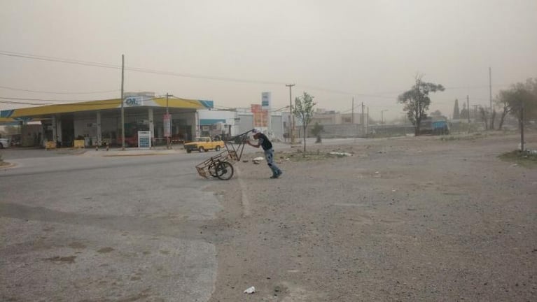 Viento y tierra en Córdoba: hay destrozos y heridos