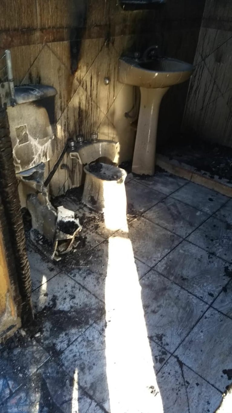 Villa Unión: Se les incendió su casa y perdieron todo