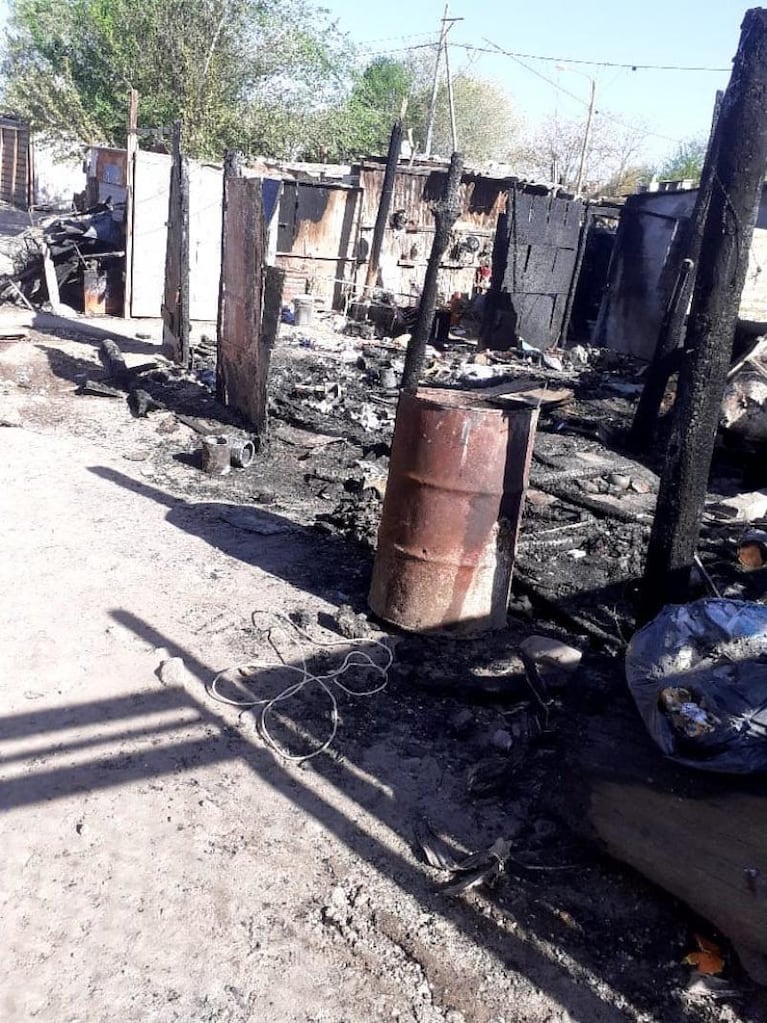 Villa Urquiza: voló una chispa de un brasero y se incendiaron tres casas