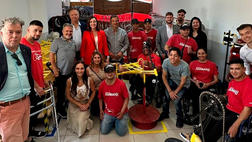 Villarruel junto al staff de Fundación Maggi en Córdoba.