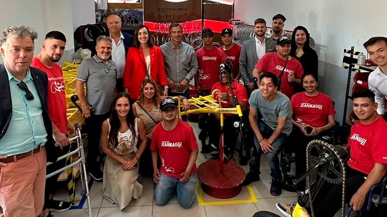 Villarruel junto al staff de Fundación Maggi en Córdoba.