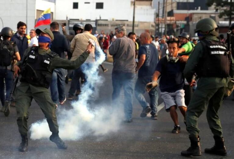 Violencia en Venezuela: Maduro volvió a amenazar y Guaidó llamó a seguir en las calles