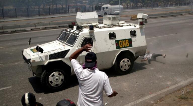 Violencia en Venezuela: Maduro volvió a amenazar y Guaidó llamó a seguir en las calles