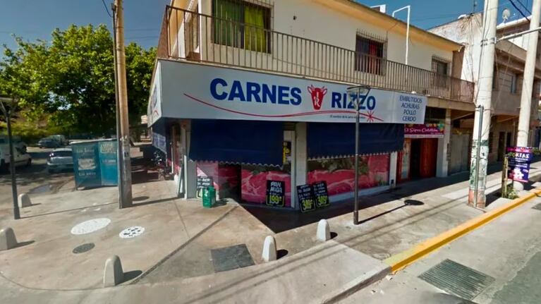 Violencia extrema: se quiso colar en una carnicería, apuñaló a otro cliente y lo atropellaron