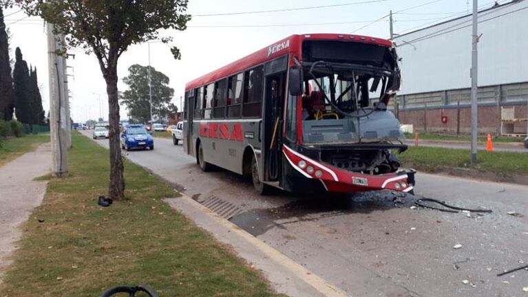 Violento choque de colectivo de ERSA con un camión: hay siete heridos