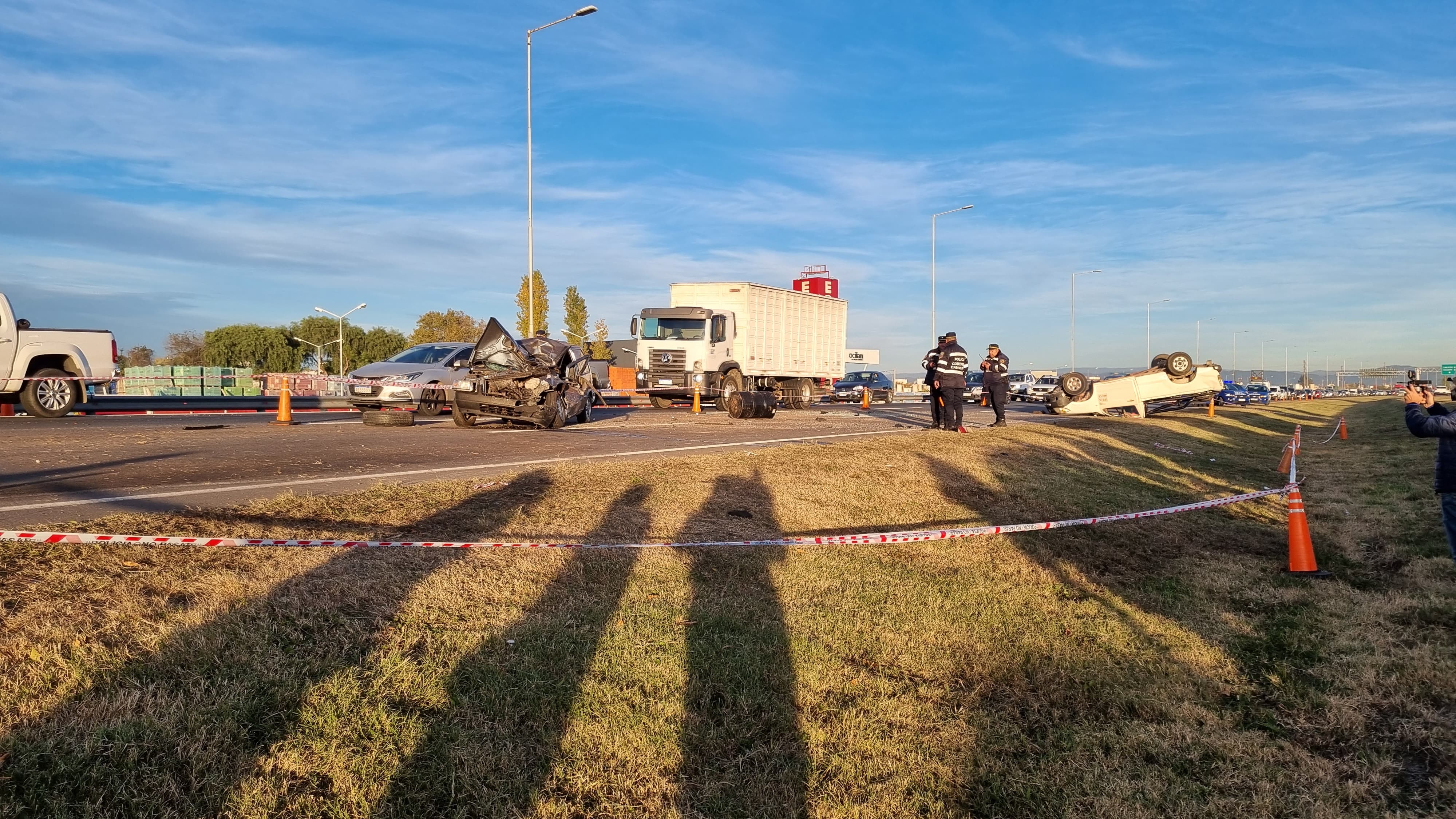 Violento choque múltiple y fatal en avenida Circunvalación.