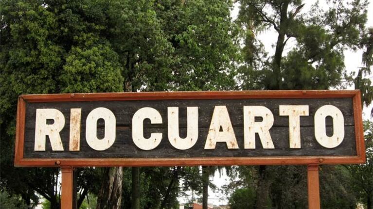 Violó y golpeó con una cadena a su hijastra: lo liberaron tras 8 meses preso