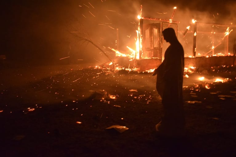 Virgen intacta en medio del incendio. Foto: Ariel Luna 