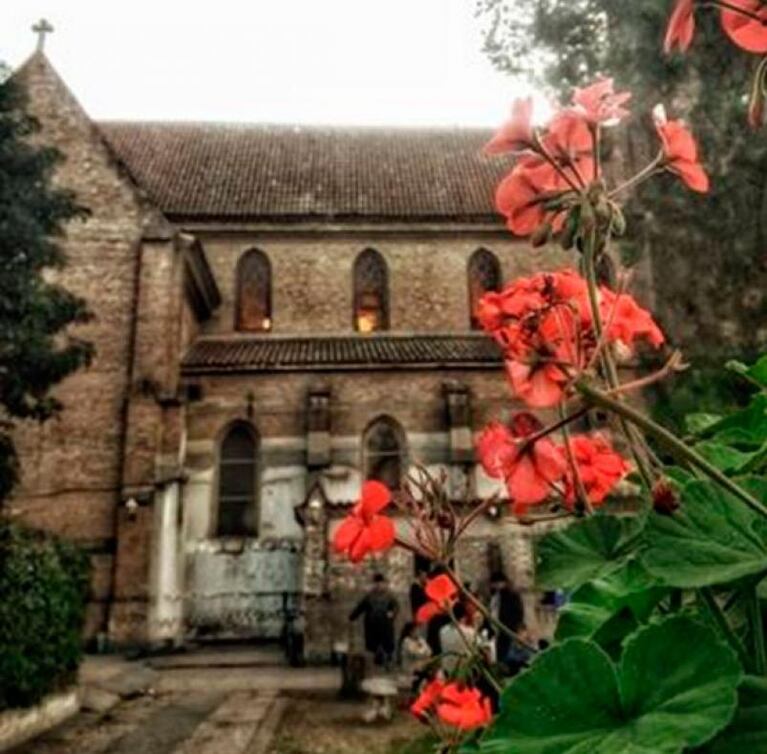 Visitó una iglesia de Alto Alberdi y lo sorprendió una silueta