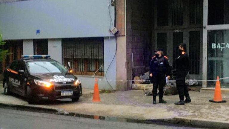 Vivía en la calle, murió y su perro se quedó a su lado