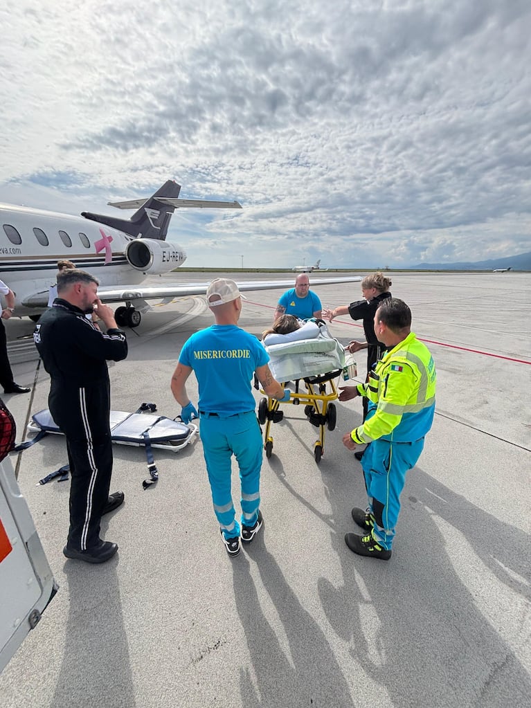 Vocación en el aire: la médica cordobesa que repatria pacientes en vuelos sanitarios