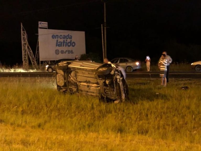 Volcó con su auto y murió en la colectora de Carlos Paz