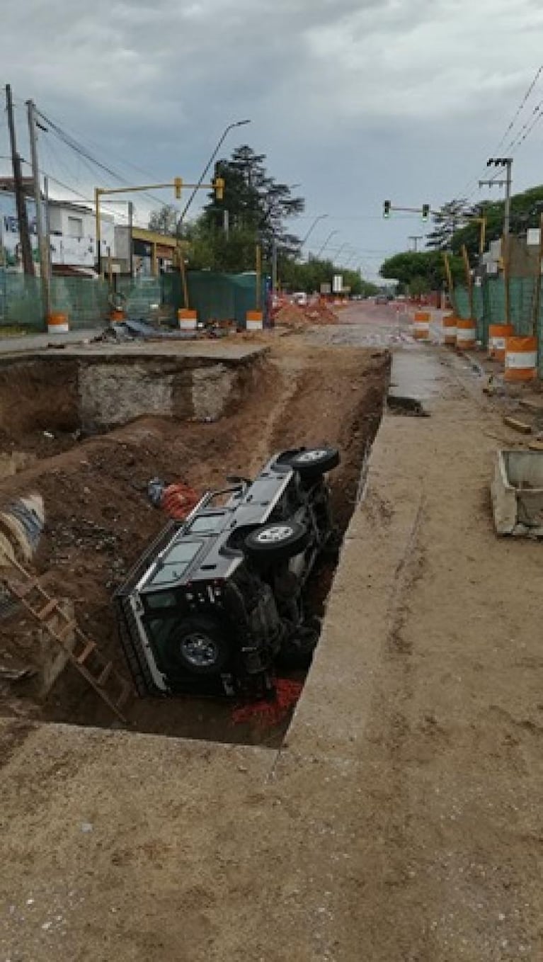 Volcó con su auto y murió en la colectora de Carlos Paz