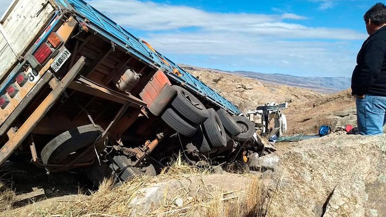 Volcó un camión tras perder el control en las Altas Cumbres