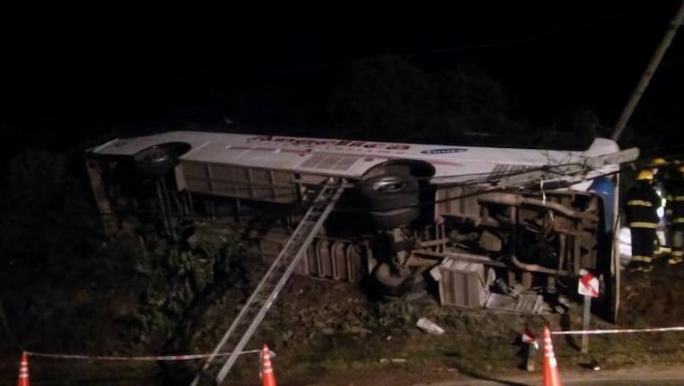 Volcó un colectivo con alumnos en Carlos Paz: 21 heridos