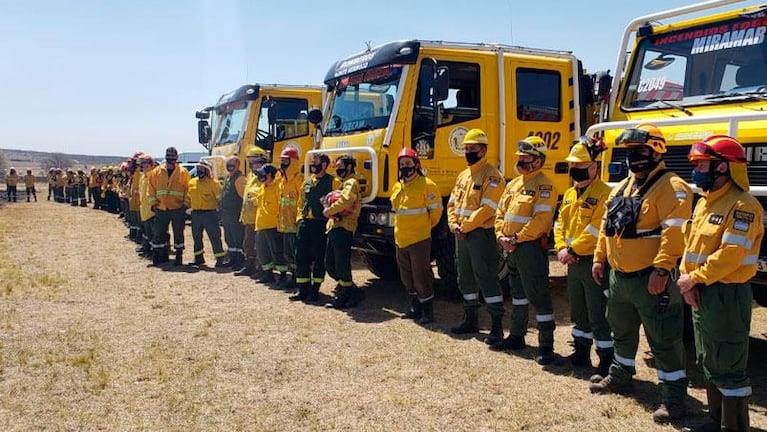 Voluntarios en los incendios: cobran beca cinco de cada 100 bomberos en Córdoba