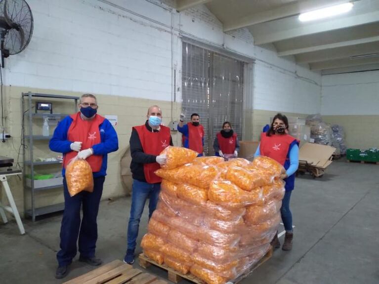 Voluntarios que rescatan sonrisas y acercan un mimo a quienes más lo necesitan