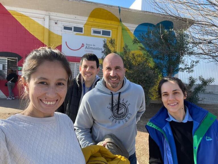 Voluntarios que rescatan sonrisas y acercan un mimo a quienes más lo necesitan