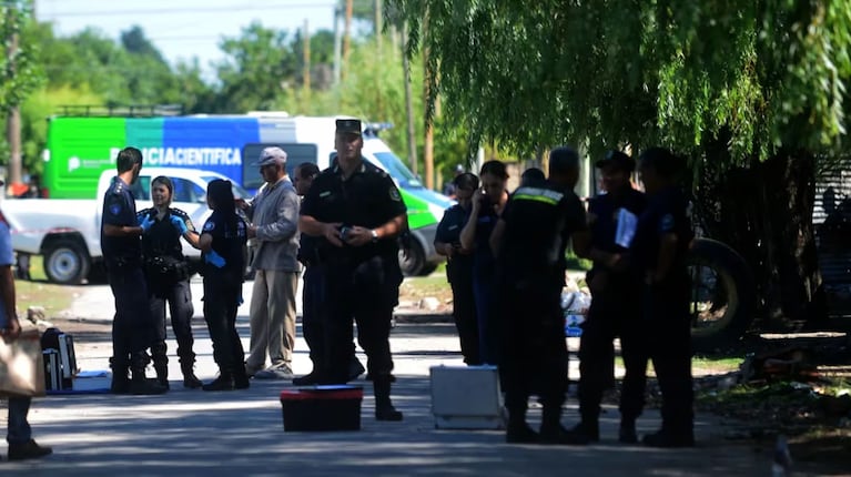 Volvía de la facultad y apareció muerta en una zanja: buscan a un conductor que la atropelló