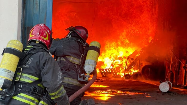 Voraz incendio en Córdoba.