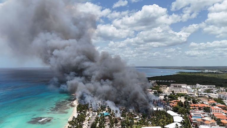 Voraz incendio en un hotel de Bayahíbe. Foto: Guido Fraticelli.