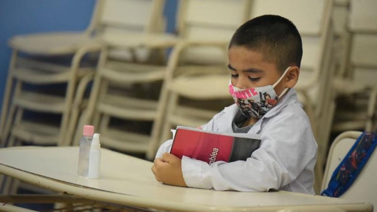 Vuelta a clases: presencialidad plena con barbijos, vacunas y ventilación