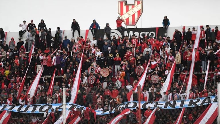 Vuelven las banderas a las tribunas del Monumental de Alta Córdoba.