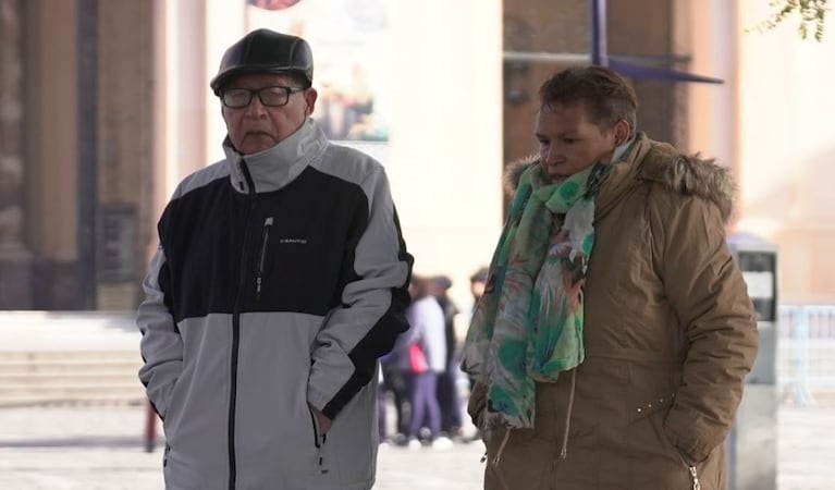 Vuelven los abrigos en Córdoba con el ingreso del frío. Foto: Lucio Casalla / ElDoce.