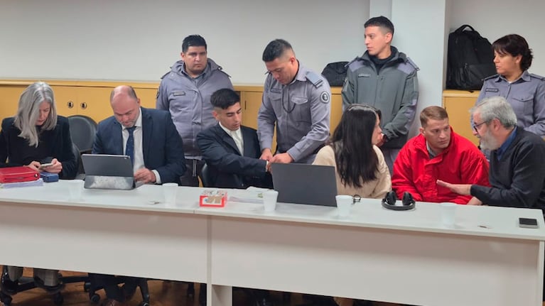 Walter Gil y Julio Ramírez, condenados en el juicio por el crimen de Santiago Aguilera. Foto: Maximiliano Clavero / El Doce.