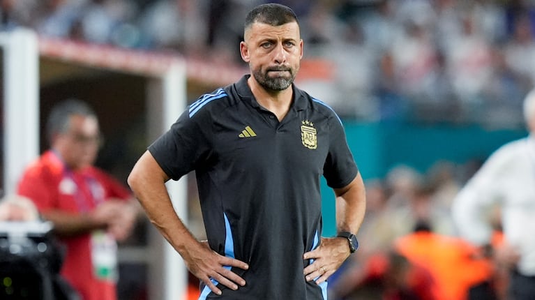 Walter Samuel dejará el cuerpo técnico de la Scaloneta. (Foto: AP).