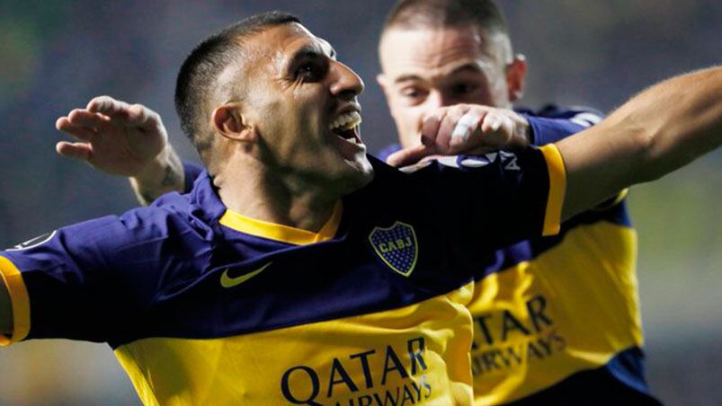 Wanchope celebra su gol junto a Nandez. Foto: Twitter @BocaJrsOficial