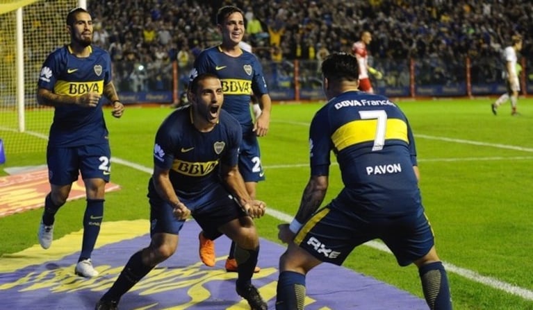 Wanchope y Pavón, el reciente goleador y la gran figura de Boca.