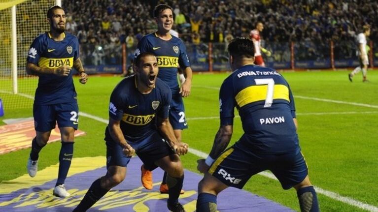 Wanchope y Pavón, el reciente goleador y la gran figura de Boca.