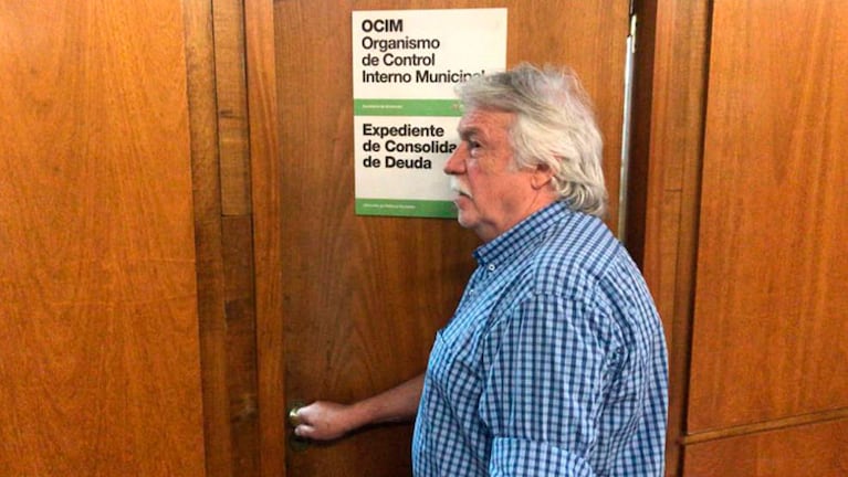 Y un día, Daniele volvió a su oficina en la Municipalidad. Foto: SUOEM.