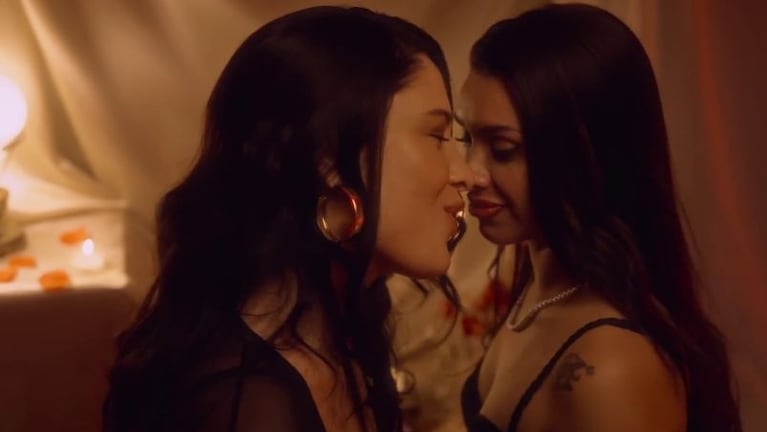 Ya salió "A veces, a besos", lo nuevo de Valentina y Aneley.