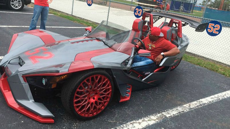 Yenis gastó una fortuna en personalizar el auto. 