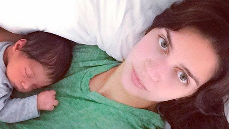 Zaira atraviesa sus primeros días como mamá con felicidad plena.