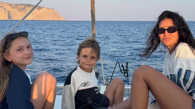 Zaira Nara hizo topless en una playa, un usuario la criticó y ella contestó con todo: “Hacía…”