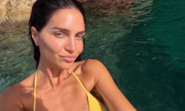 Zaira se encuentra de vacaciones en las playas de España junto a sus dos hijos.