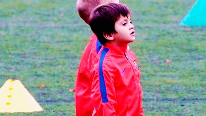¿Zurdo o derecho? Thiago sigue los pasos de Lio.